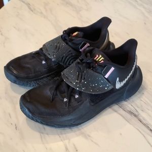 Mens Nike Kyrie 3 basketball shoes